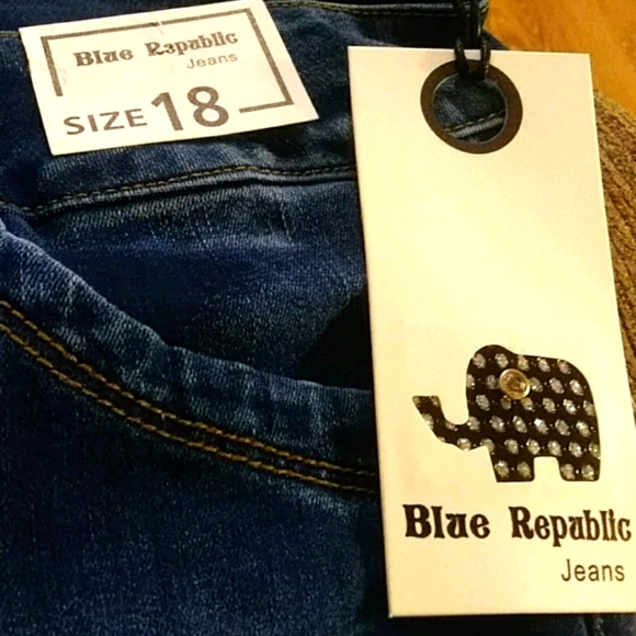 Blue Republic Jeans Size 18 curvy & push up butt bottom ripped distressed NWT - Picture 8 of 8